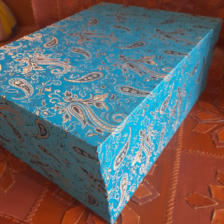 جعبه هدیه صندوقچه ای ترمه برنگ آبی فیروزه ای
