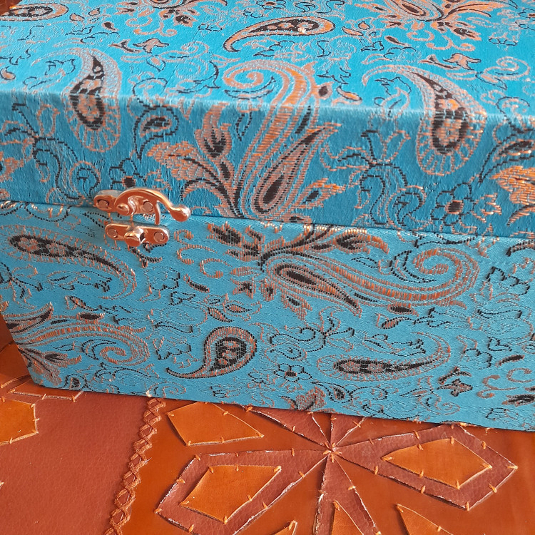 جعبه هدیه صندوقچه ای ترمه برنگ آبی فیروزه ای