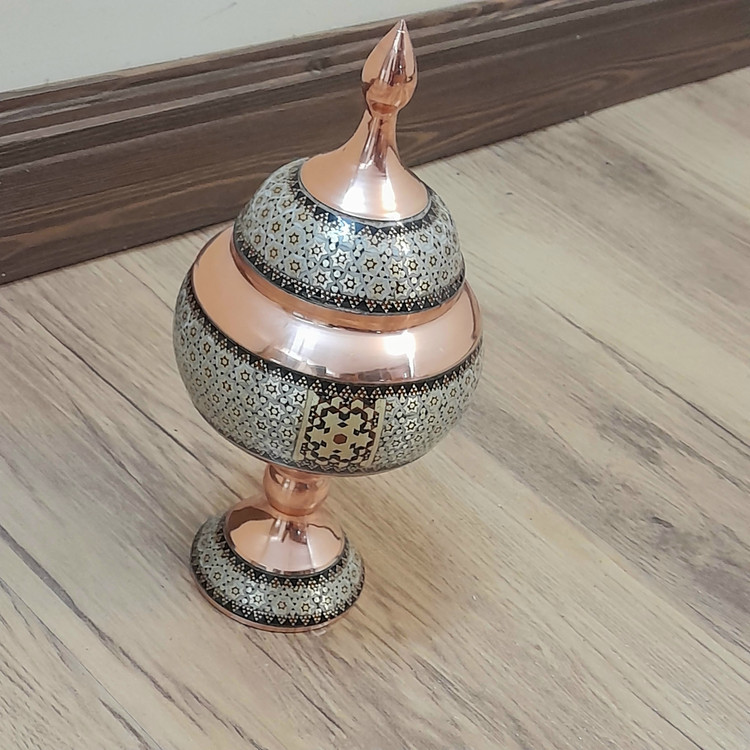 شکلات خوری یا قندان پایه دار ۲۲سانت مس و خاتم